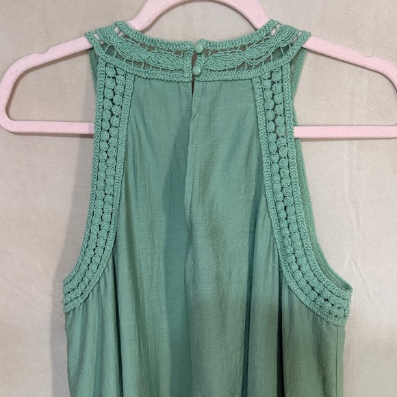 Green Sleeveless Crochet Dress - Picture 5 of 11
